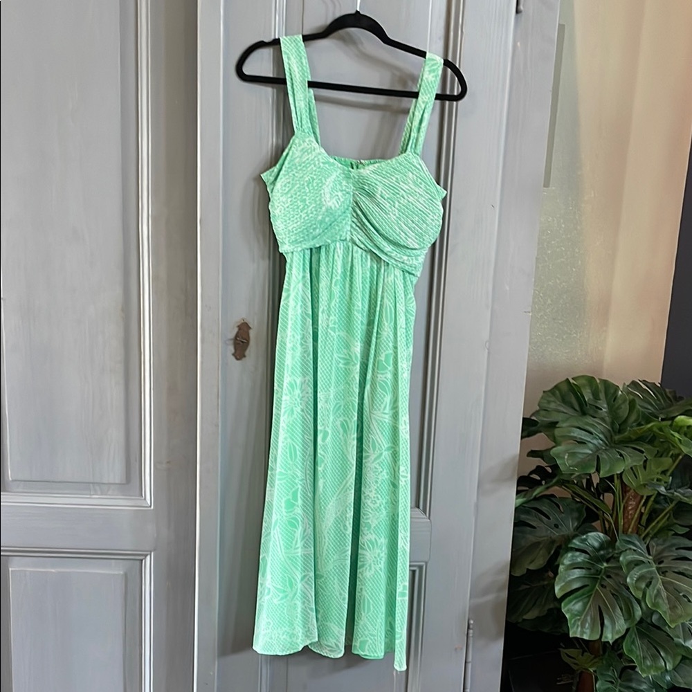 Green Sleeveless Dress